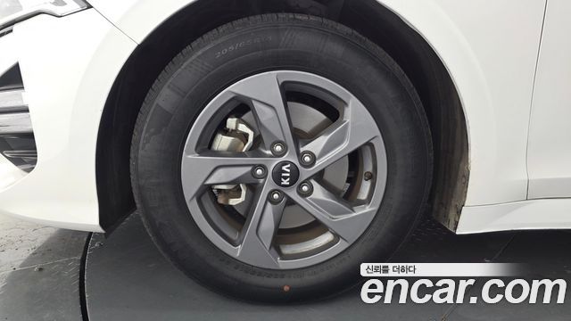 Kia K5 3-го поколения 2.0 LPI(Renter car) Strandard - фото 4