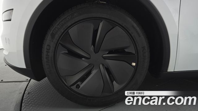 Tesla Model Y Premium RWD - фото 3