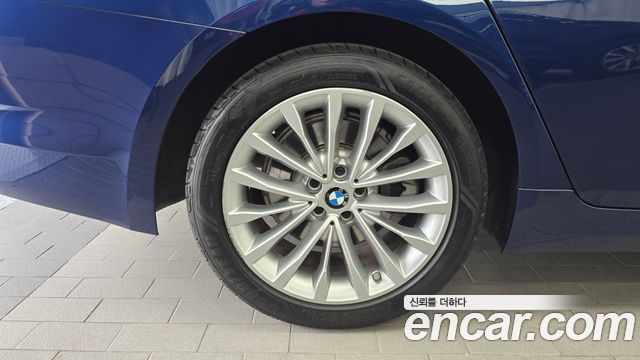 BMW 5-Series G30 520d Luxury Plus - фото 4
