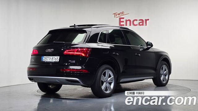 Audi Q5 FY 40 TDI Quattro Premium - фото 1