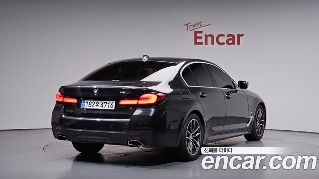 BMW 5-Series G30 520i M Sport - фото 1