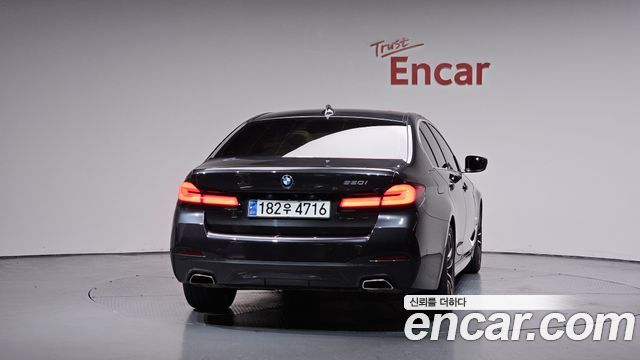 BMW 5-Series G30 520i M Sport - фото 3