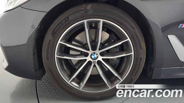 BMW 5-Series G30 520i M Sport - фото 4