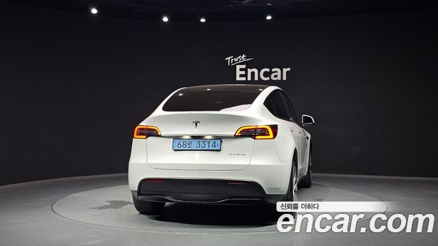 Tesla Model Y Long Range AWD - фото 3