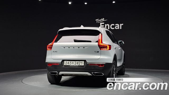 Volvo XC40 T4 Inscription - фото 3