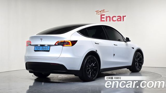 Tesla Model Y RWD - фото 1