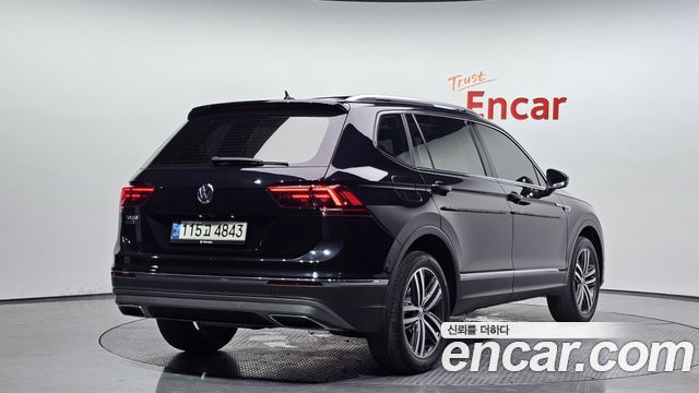 Volkswagen Tiguan 2.0 TDI Prestige - фото 0