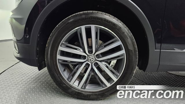 Volkswagen Tiguan 2.0 TDI Prestige - фото 3