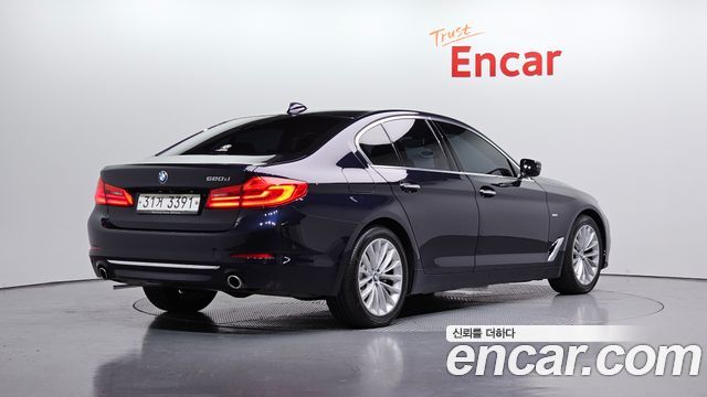 BMW 5-Series G30 520d Luxury Plus - фото 1