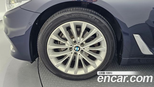 BMW 5-Series G30 520d Luxury Plus - фото 4