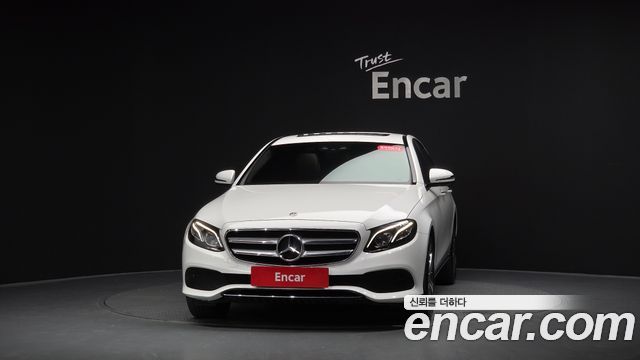 Mercedes-Benz E-Class W213 E220d Avantgarde - фото 1