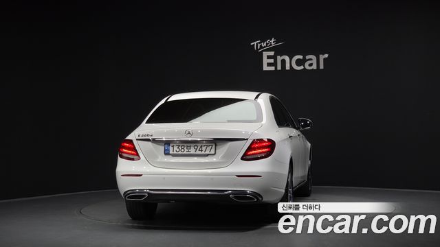 Mercedes-Benz E-Class W213 E220d Avantgarde - фото 2