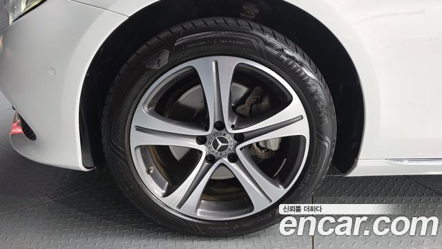 Mercedes-Benz E-Class W213 E220d Avantgarde - фото 3