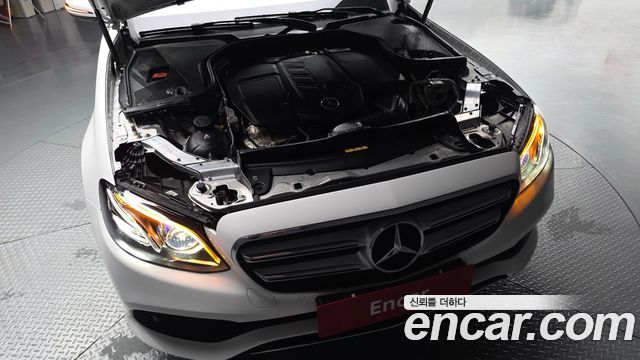 Mercedes-Benz E-Class W213 E220d Avantgarde - фото 4