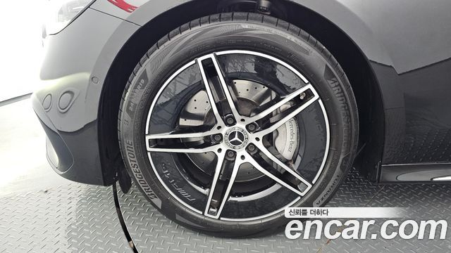 Mercedes-Benz E-Class W214 E300 4MATIC AMG Line - фото 4