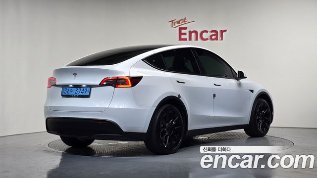 Tesla Model Y RWD - фото 1
