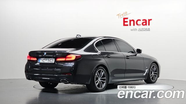 BMW 5-Series G30 520i M Sport - фото 1