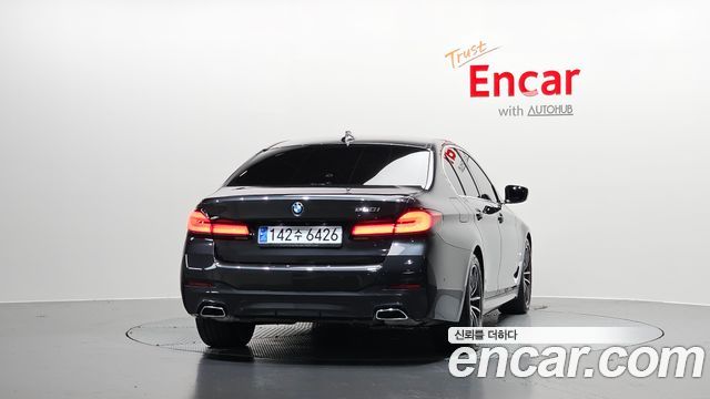 BMW 5-Series G30 520i M Sport - фото 3