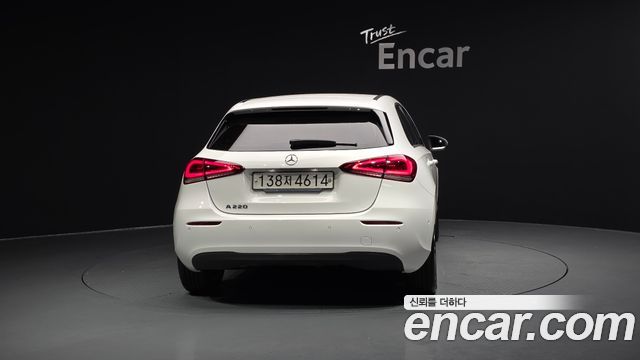 Mercedes-Benz A-Class W177 A220 Hatchback - фото 3
