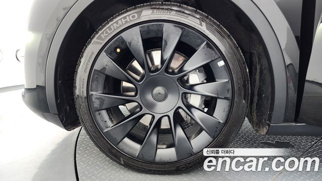 Tesla Model Y Long Range AWD - фото 4