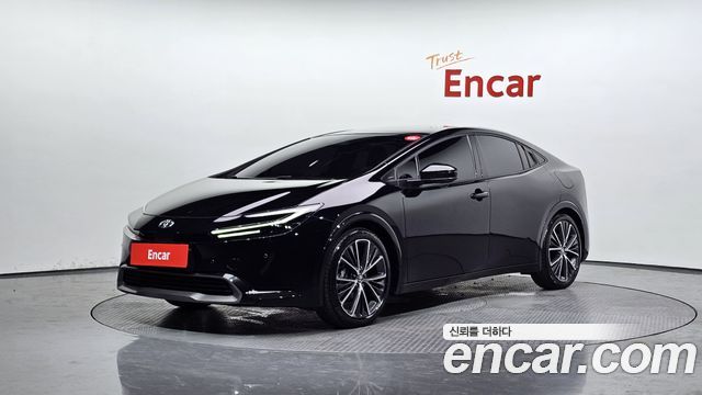 Toyota Prius 5-го поколения 2.0 XLE - фото 0