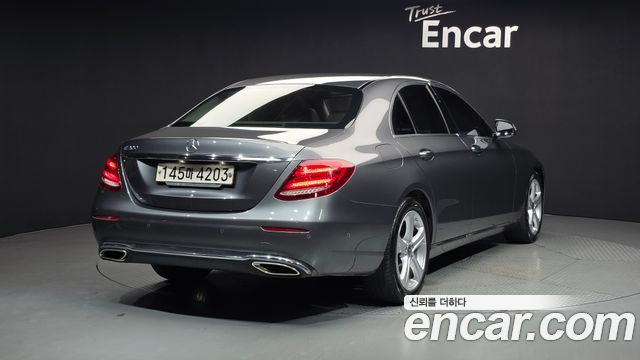 Mercedes-Benz E-Class W213 E200 Avantgarde - фото 1