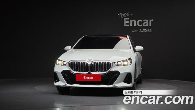 BMW 5-Series G60 530i xDrive M Sport - фото 1