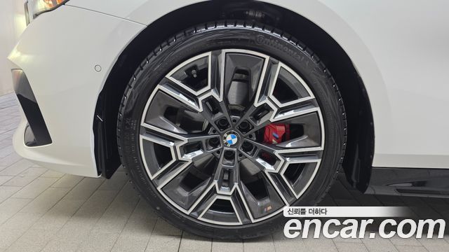 BMW 5-Series G60 530i xDrive M Sport Pro Special Edition - фото 4