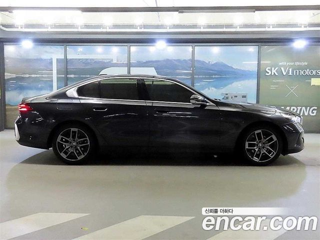 BMW 5-Series G60 520i - фото 2