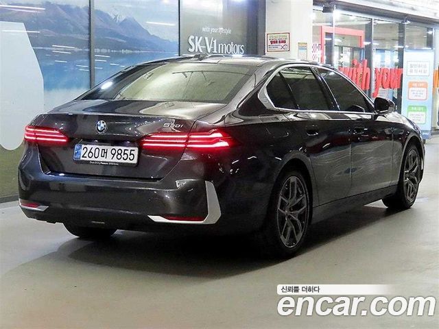 BMW 5-Series G60 520i - фото 3