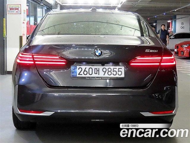 BMW 5-Series G60 520i - фото 4