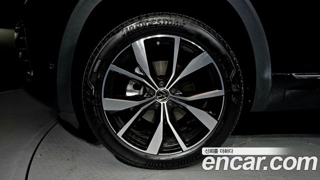 Volkswagen Atlas 2.0 TSI R-LINE 7-Seater - фото 4