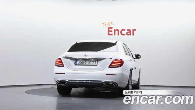 Mercedes-Benz E-Class W213 E300 Avantgarde - фото 3