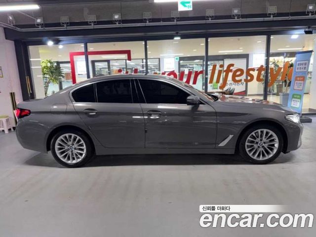 BMW 5-Series G30 523d Luxury - фото 2