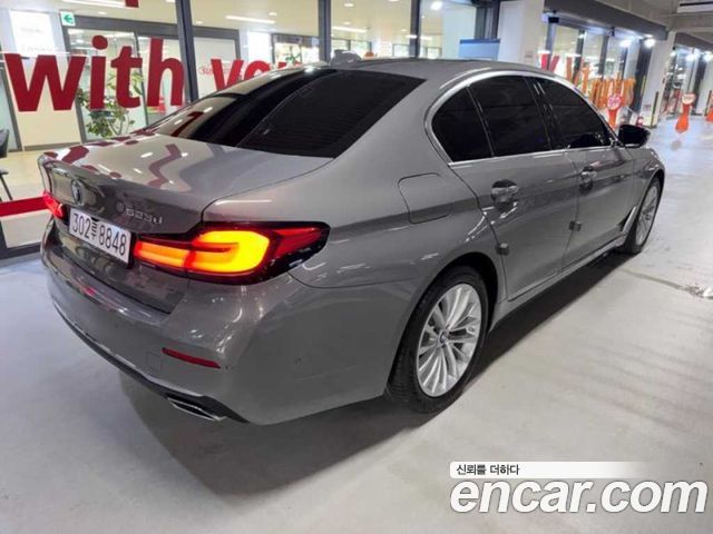BMW 5-Series G30 523d Luxury - фото 3