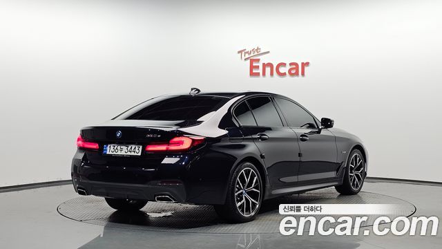BMW 5-Series G30 530e M Sport - фото 0
