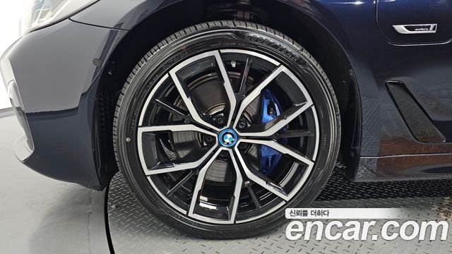 BMW 5-Series G30 530e M Sport - фото 3