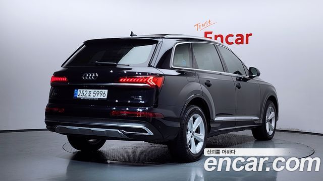 Audi Q7 45 TDI Quattro - фото 1