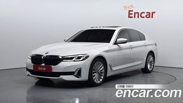 BMW 5-Series G30 520i Luxury - фото 0