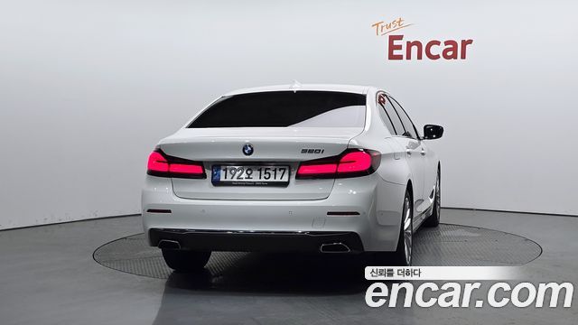 BMW 5-Series G30 520i Luxury - фото 3