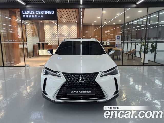 Lexus UX 2.0 2WD - фото 2