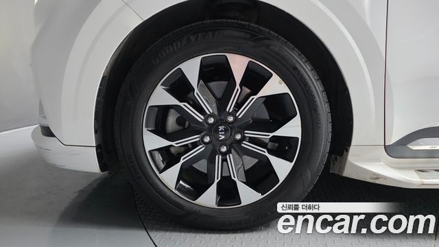 Kia Carnival 4-го поколения 9-Seater Hi-Limousine Signature - фото 4