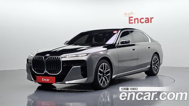 BMW 7-Series G70 740i xDrive M Sport - фото 0