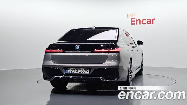 BMW 7-Series G70 740i xDrive M Sport - фото 3