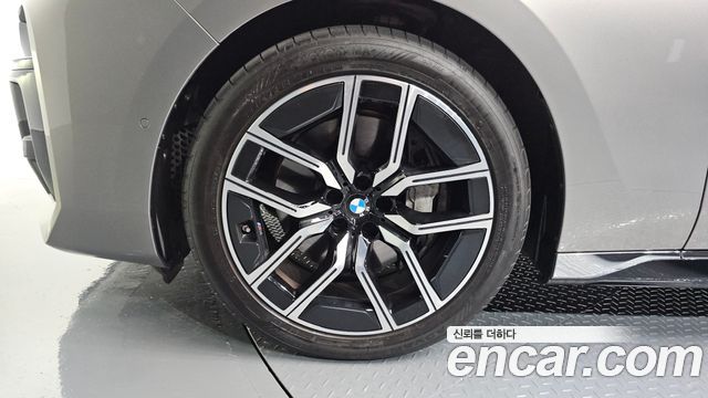 BMW 7-Series G70 740i xDrive M Sport - фото 4