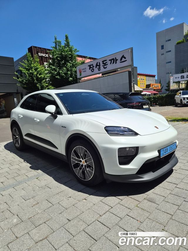 Porsche Macan EV Base 4 - фото 0