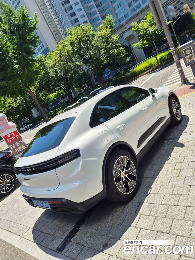 Porsche Macan EV Base 4 - фото 1