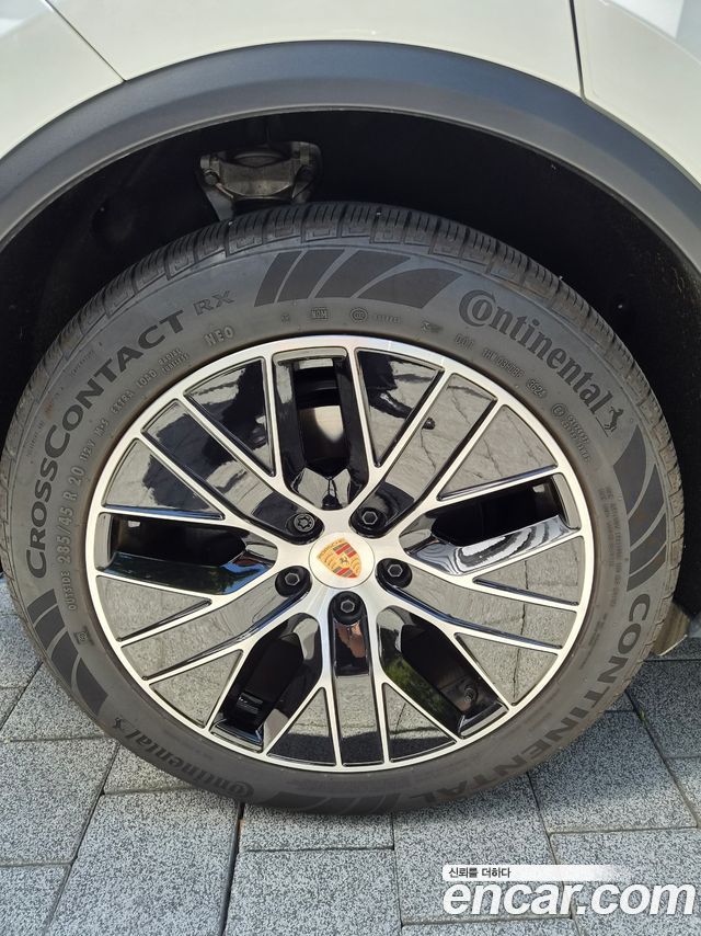 Porsche Macan EV Base 4 - фото 4