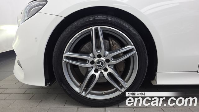 Mercedes-Benz E-Class W213 E220d Cabriolet - фото 4