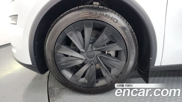 Tesla Model Y Premium RWD - фото 3